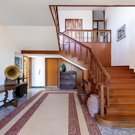 Tudor - Beautiful Large Amidst Lush Nature! Ghevio