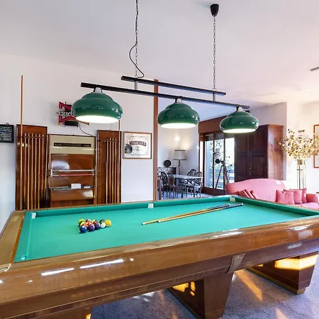 Tudor - Beautiful Large Amidst Lush Nature! Villa *