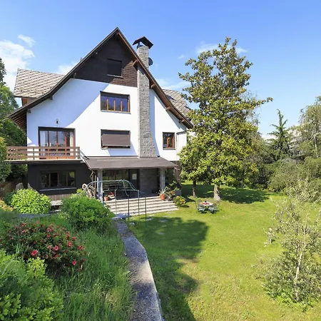 Tudor - Beautiful Large Amidst Lush Nature! *