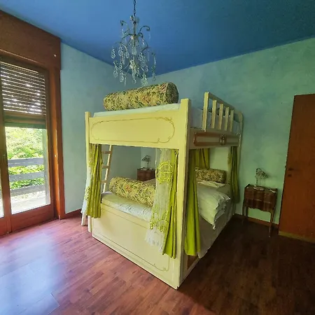 Tudor - Beautiful Large Amidst Lush Nature! וילה