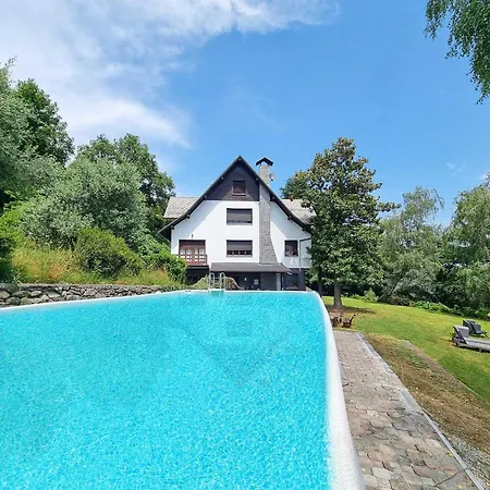 Villa Tudor - Beautiful Large Amidst Lush Nature! *