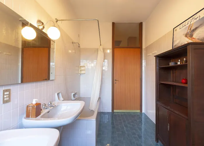 Tudor - Beautiful Large Amidst Lush Nature! * Ghevio