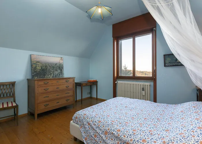 Tudor - Beautiful Large Amidst Lush Nature!