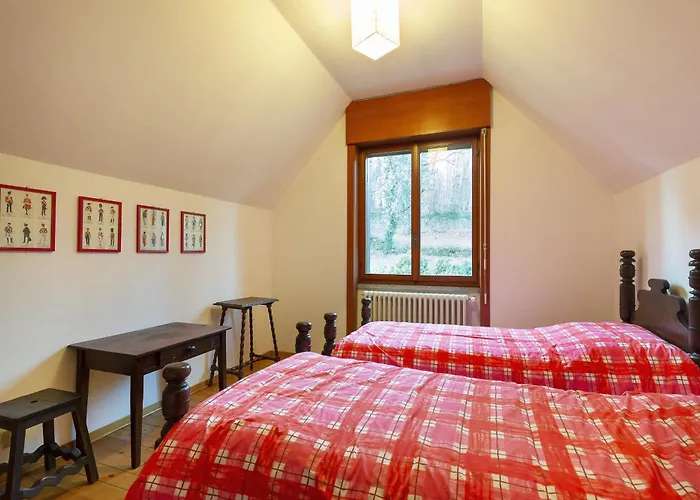 Tudor - Beautiful Large Amidst Lush Nature! Villa