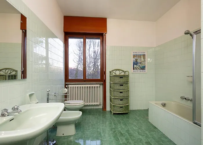 Tudor - Beautiful Large Amidst Lush Nature! * Ghevio