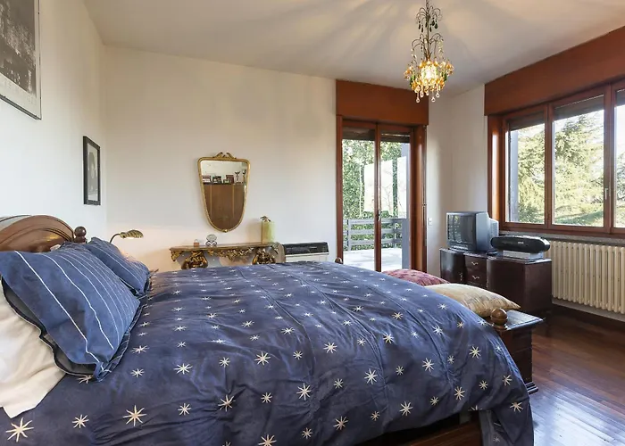 Tudor - Beautiful Large Amidst Lush Nature!