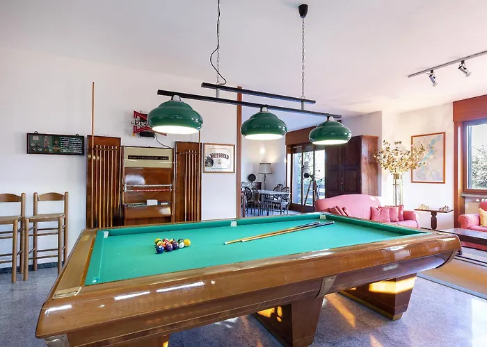 Tudor - Beautiful Large Amidst Lush Nature! Villa *