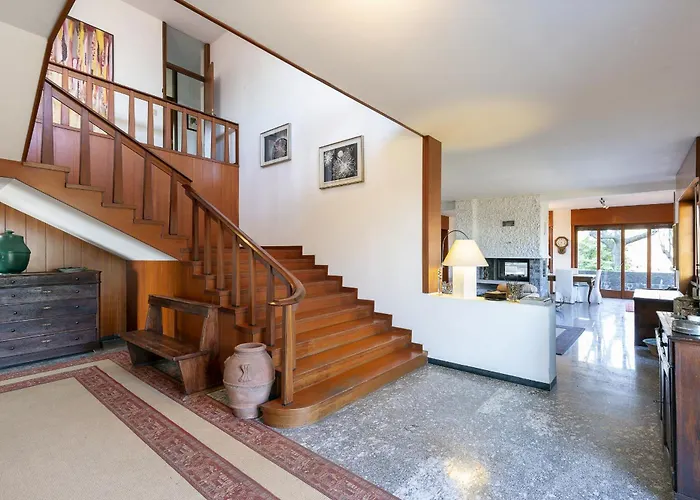 빌라 Tudor - Beautiful Large Amidst Lush Nature! *