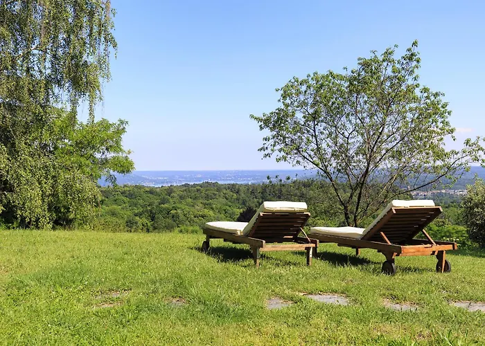 Tudor - Beautiful Large Amidst Lush Nature! *