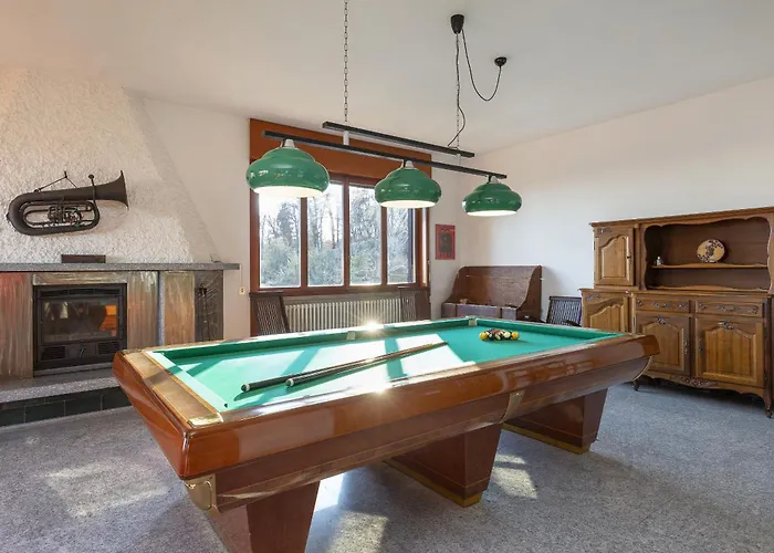 Tudor - Beautiful Large Amidst Lush Nature! Ghevio