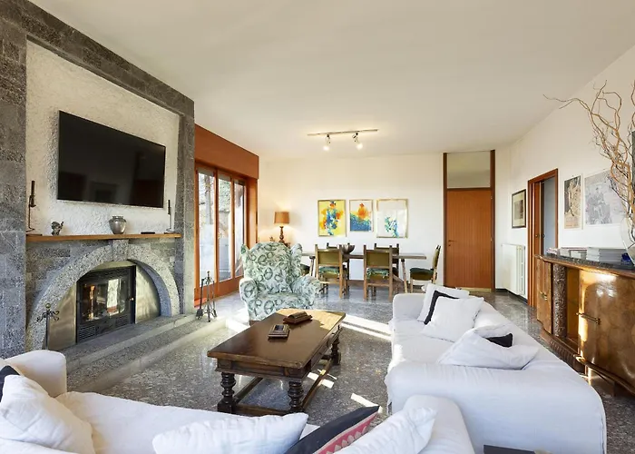 Tudor - Beautiful Large Amidst Lush Nature!