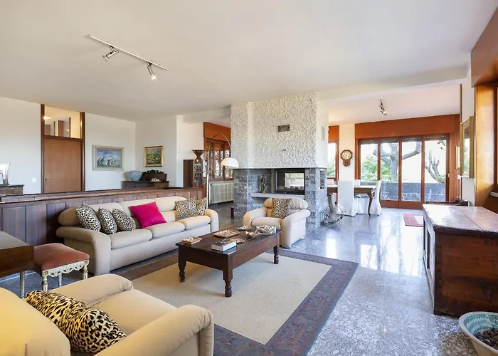 Tudor - Beautiful Large Amidst Lush Nature! Villa Ghevio