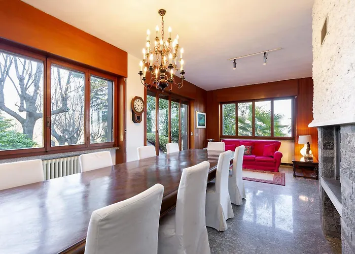 Tudor - Beautiful Large Amidst Lush Nature!