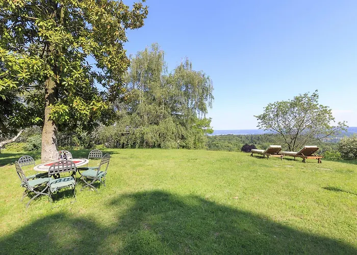 Villa Tudor - Beautiful Large Amidst Lush Nature! *