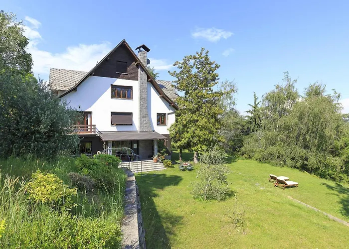 Tudor - Beautiful Large Amidst Lush Nature! Villa