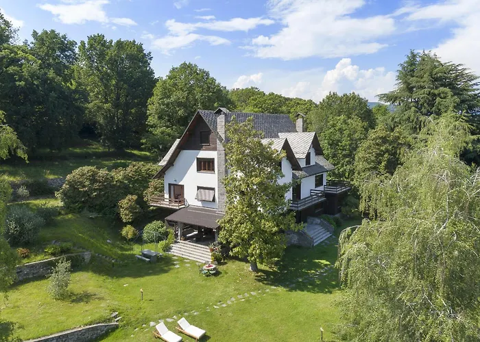 Tudor - Beautiful Large Amidst Lush Nature! Villa *