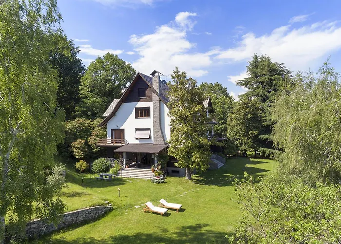 Tudor - Beautiful Large Amidst Lush Nature! Willa Ghevio