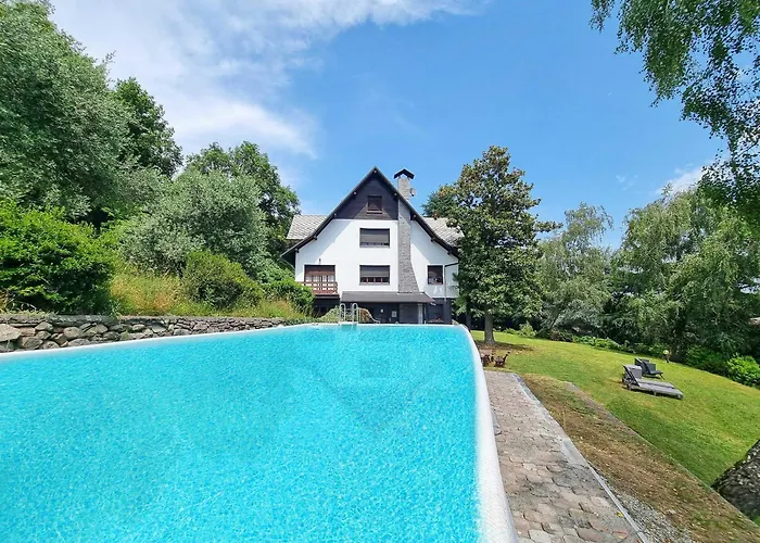 빌라 Tudor - Beautiful Large Amidst Lush Nature! *